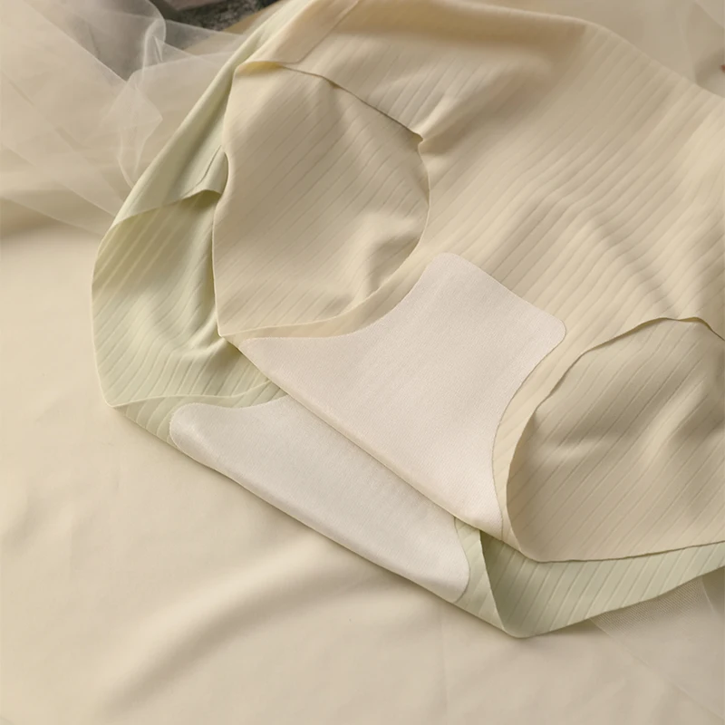 女性のためのシームレスなランジェリー3ピース,女性のためのセクシーな下着セット,猫のパンティー,超薄型,下着