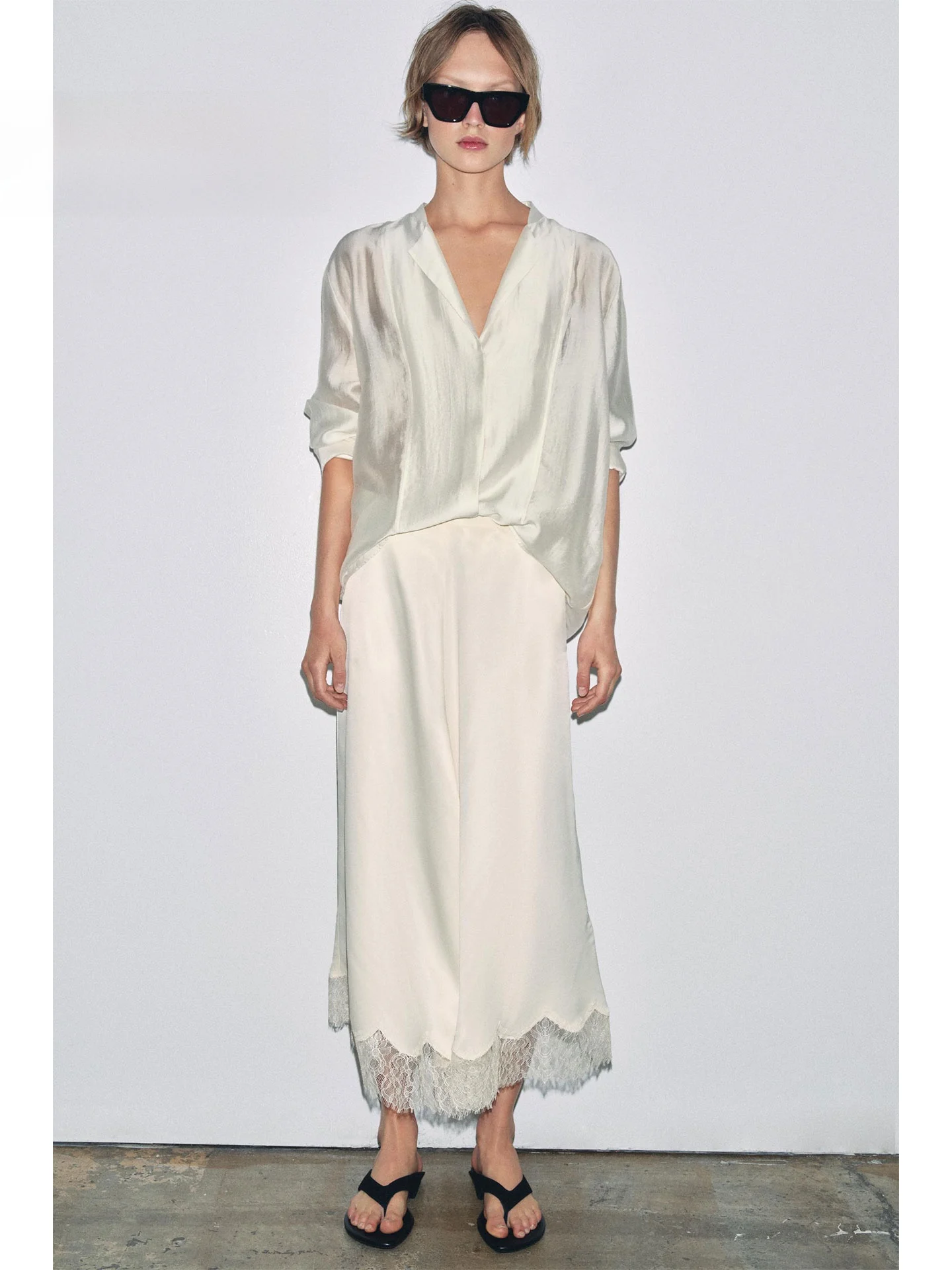 

Elegant High Waist Silk Satin Half Skirt with Lace Hem A-Line Loose Fit Long Dress for Women Elegant Atmosphere