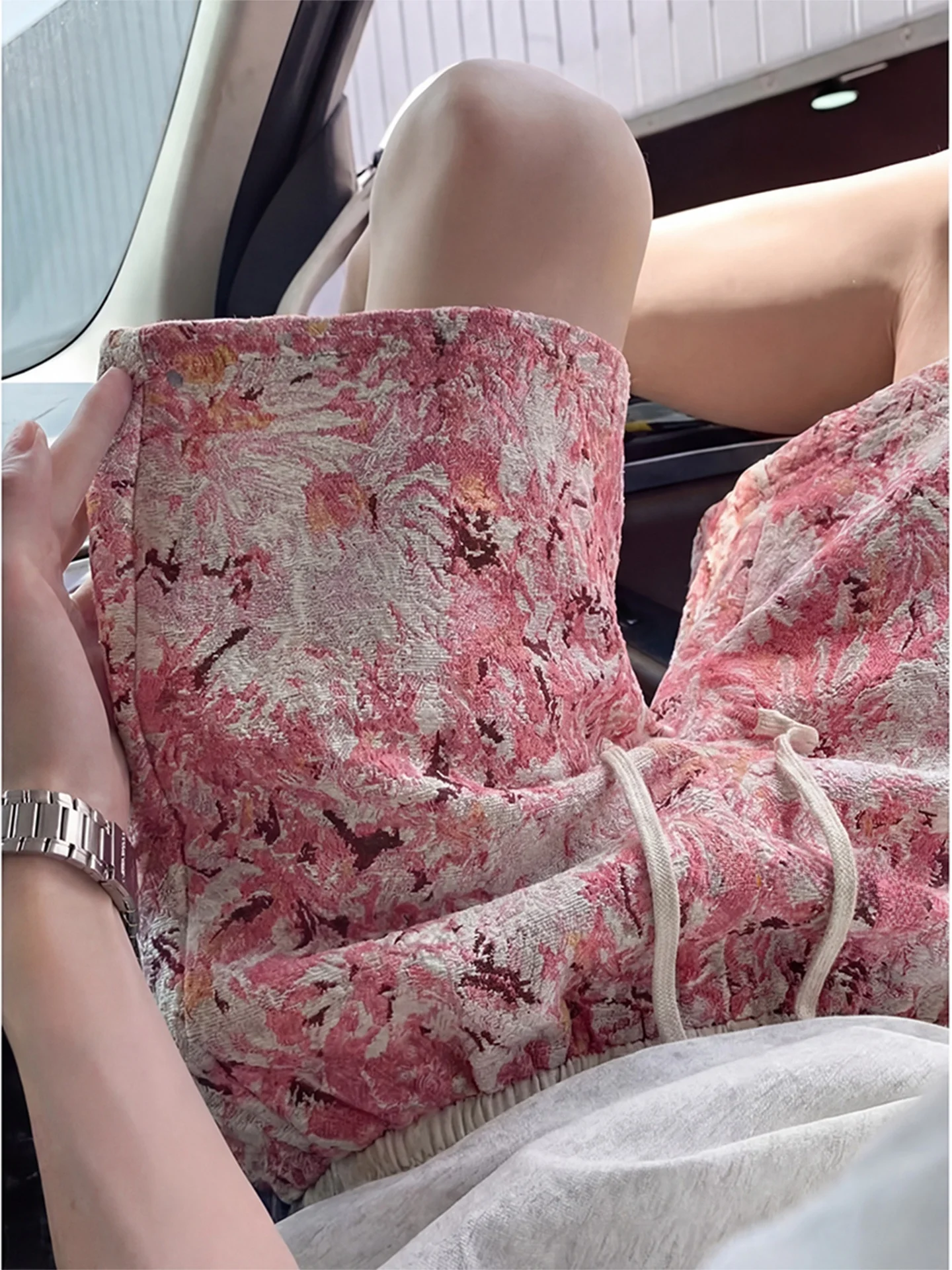 

Pink Hawaiian Flower Men's Shorts Summer Thin Five-Quarter Length Beach Vacation Beachside Casual Loose Fit Elastic Waist
