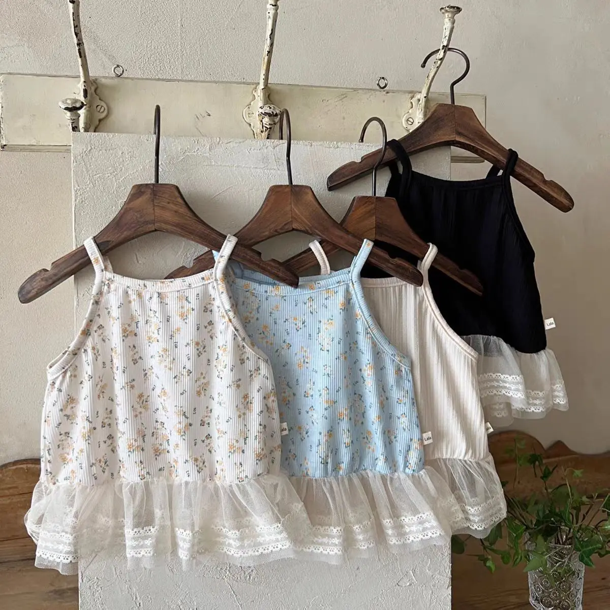 New Korean Style Children's Clothing for Summer Girls and Babies Cute Camisole Top, Stylish Girls' Gauze Skirt Two Pieces of Top