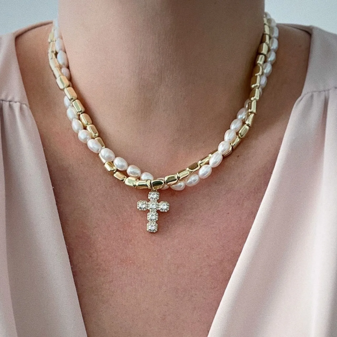 Luxurious Elegant Synthetic Diamonds Cross Imitation Pearl Pendant Necklace For Women Lady Sweet Jewelry Accessories Birthday Gi