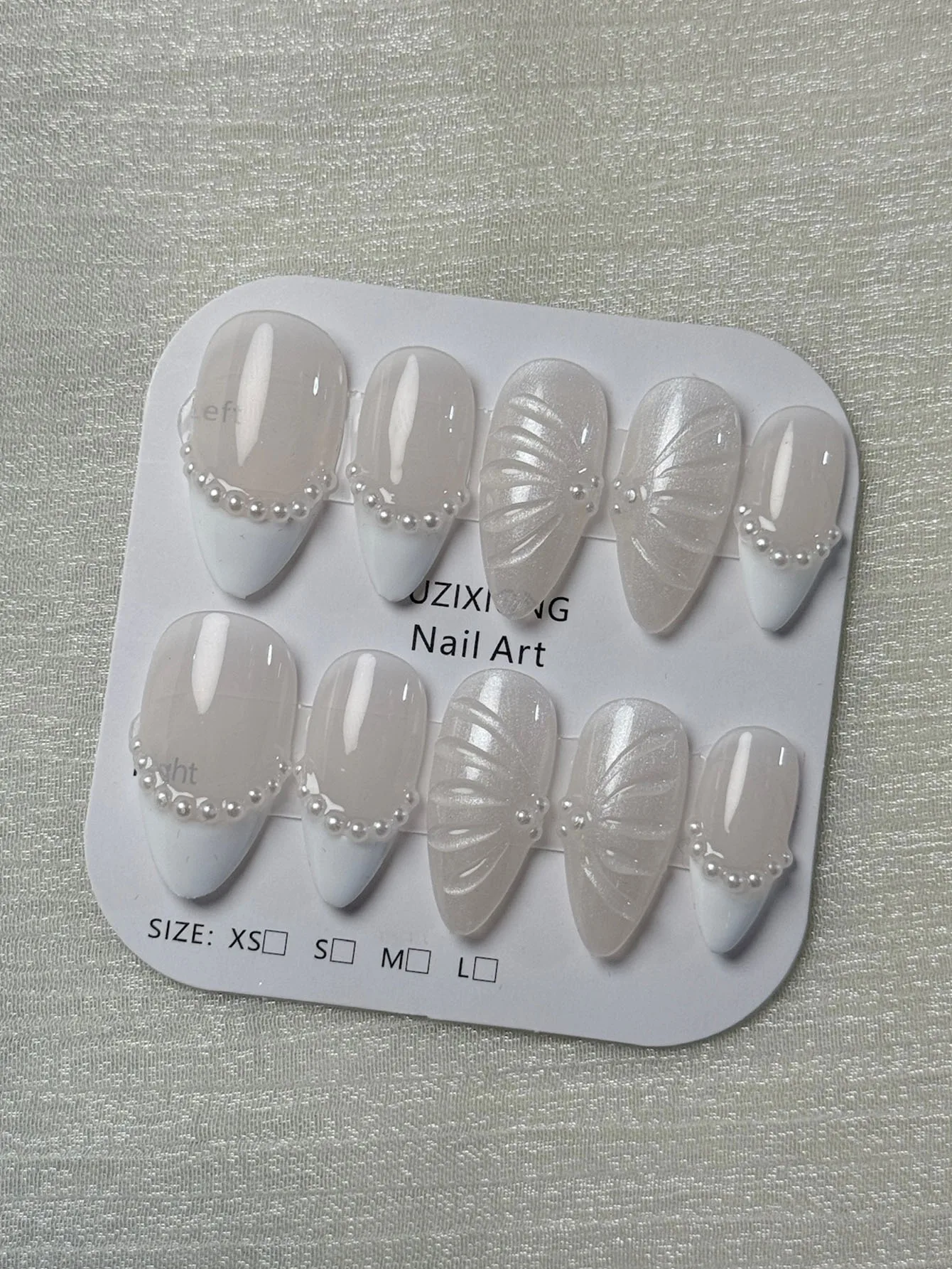 10 قطع من أظافر صناعية بيضاء على شكل لوز مصنوعة يدويًا بخط ثلاثي الأبعاد وأظافر صناعية قابلة للفصل باللؤلؤ