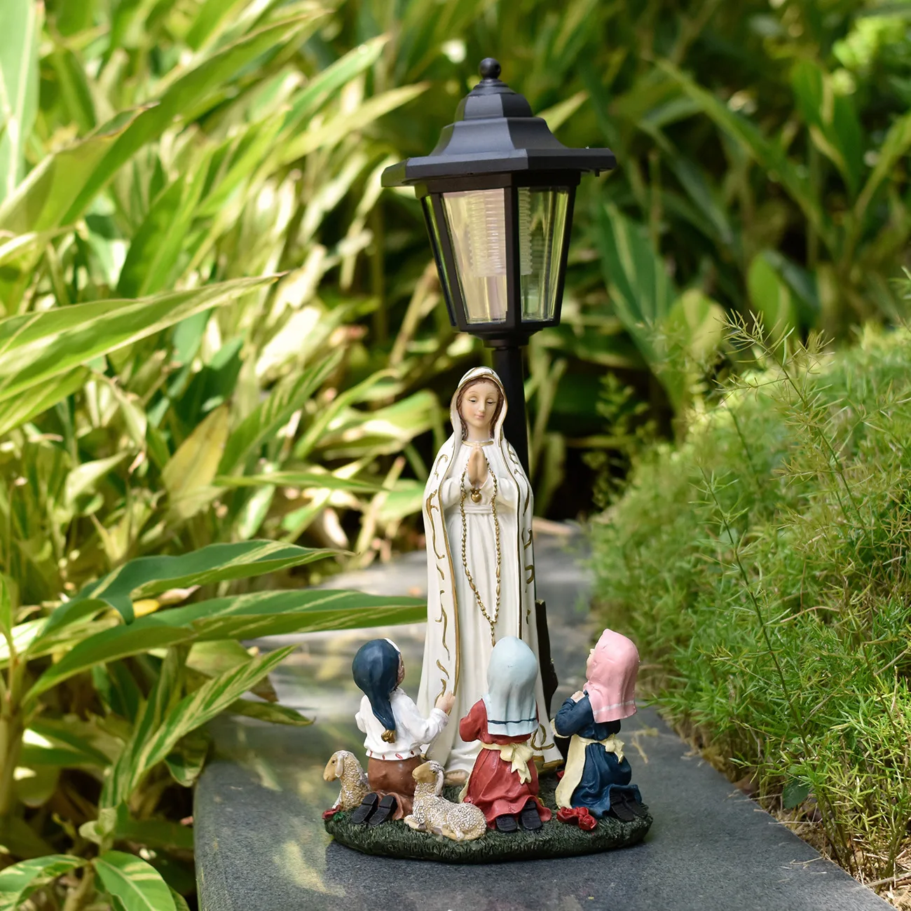 Praying Girl Solar Statue Weatherproof Resin Maiden Figurine, Outdoor Garden Patio Yard Religious Warm Night Light Decor Gift