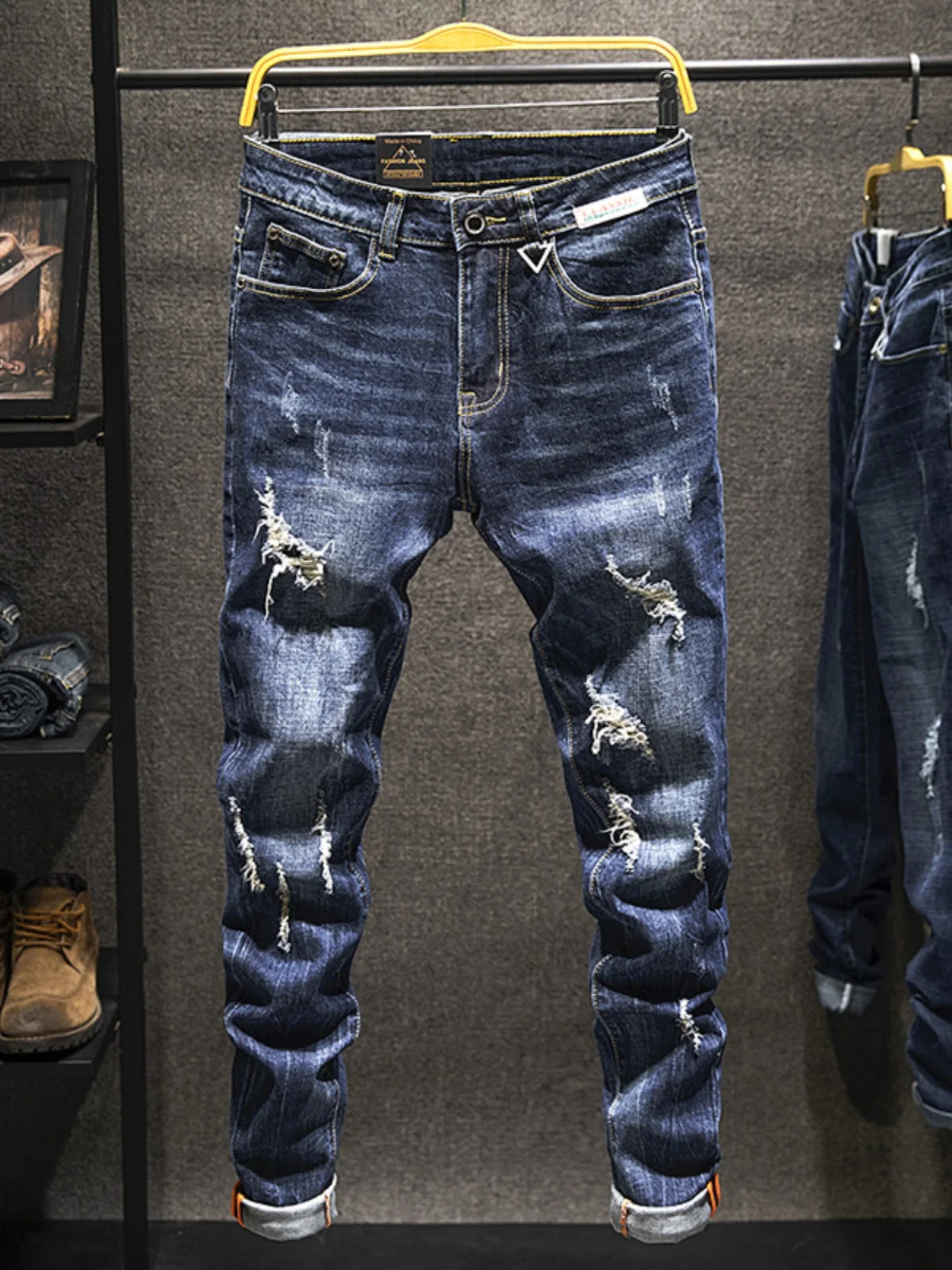 

Мужские повседневные модные рваные джинсы, новинка весны, корейская версия, облегающие, зауженные к низу, повседневные длинные брюки