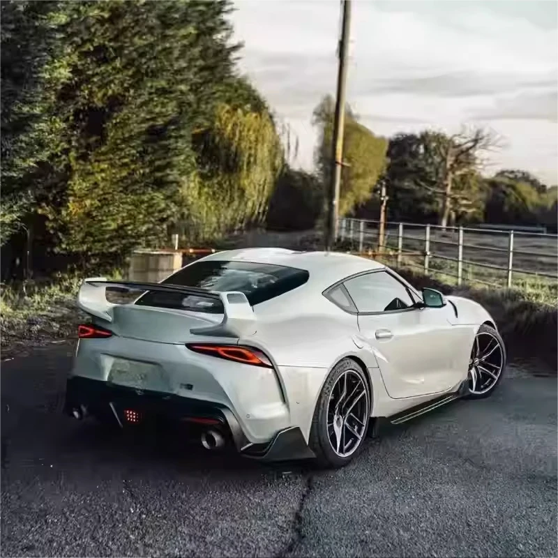 

2021-2022 Suitable for rear tail replacement parts, car styling rear spoiler, new state,