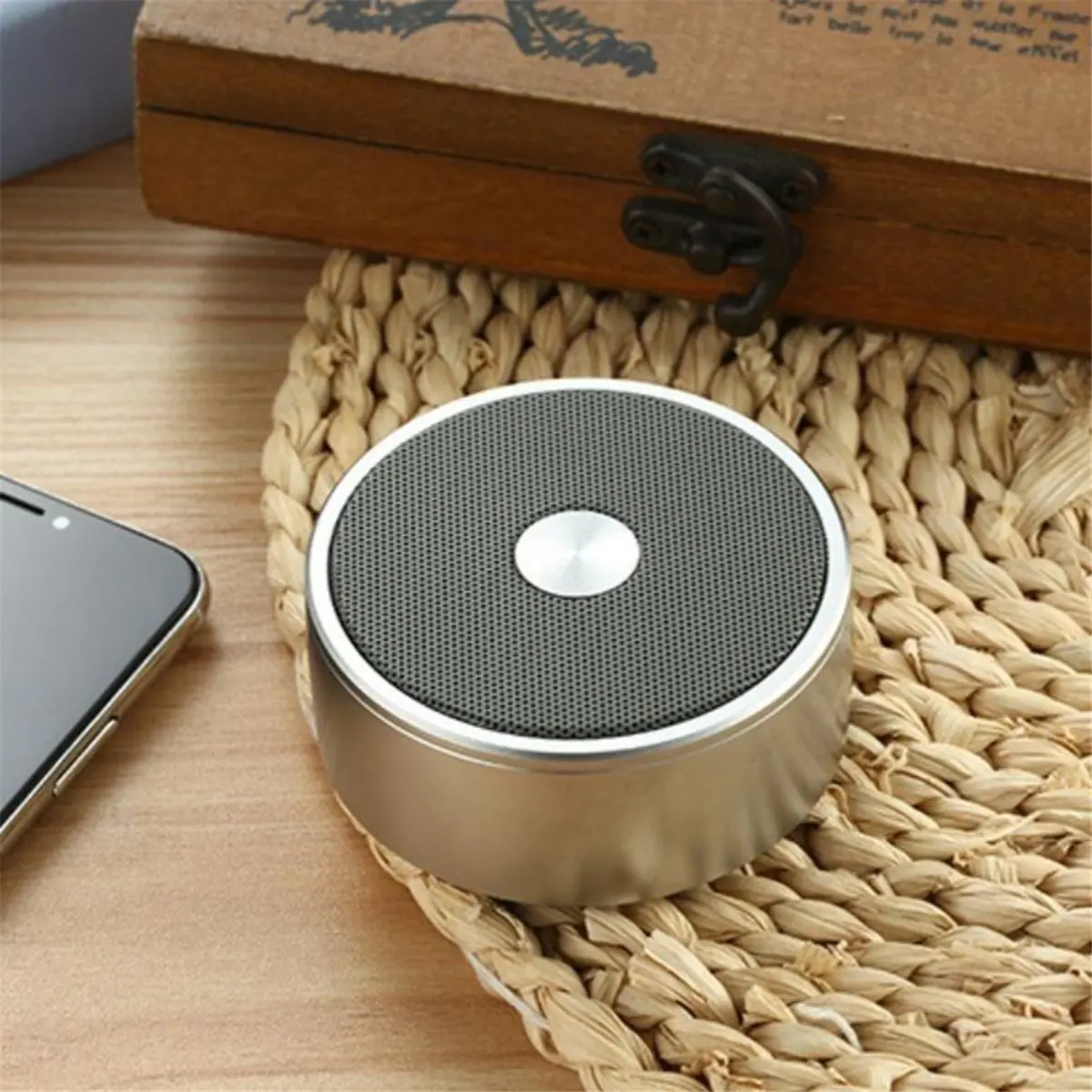【ELEVATE LIFE】Wireless Charging Bluetooth Speaker Mini Metal Material Speaker, Stereo Dual Pairing Portable Dual System Silver