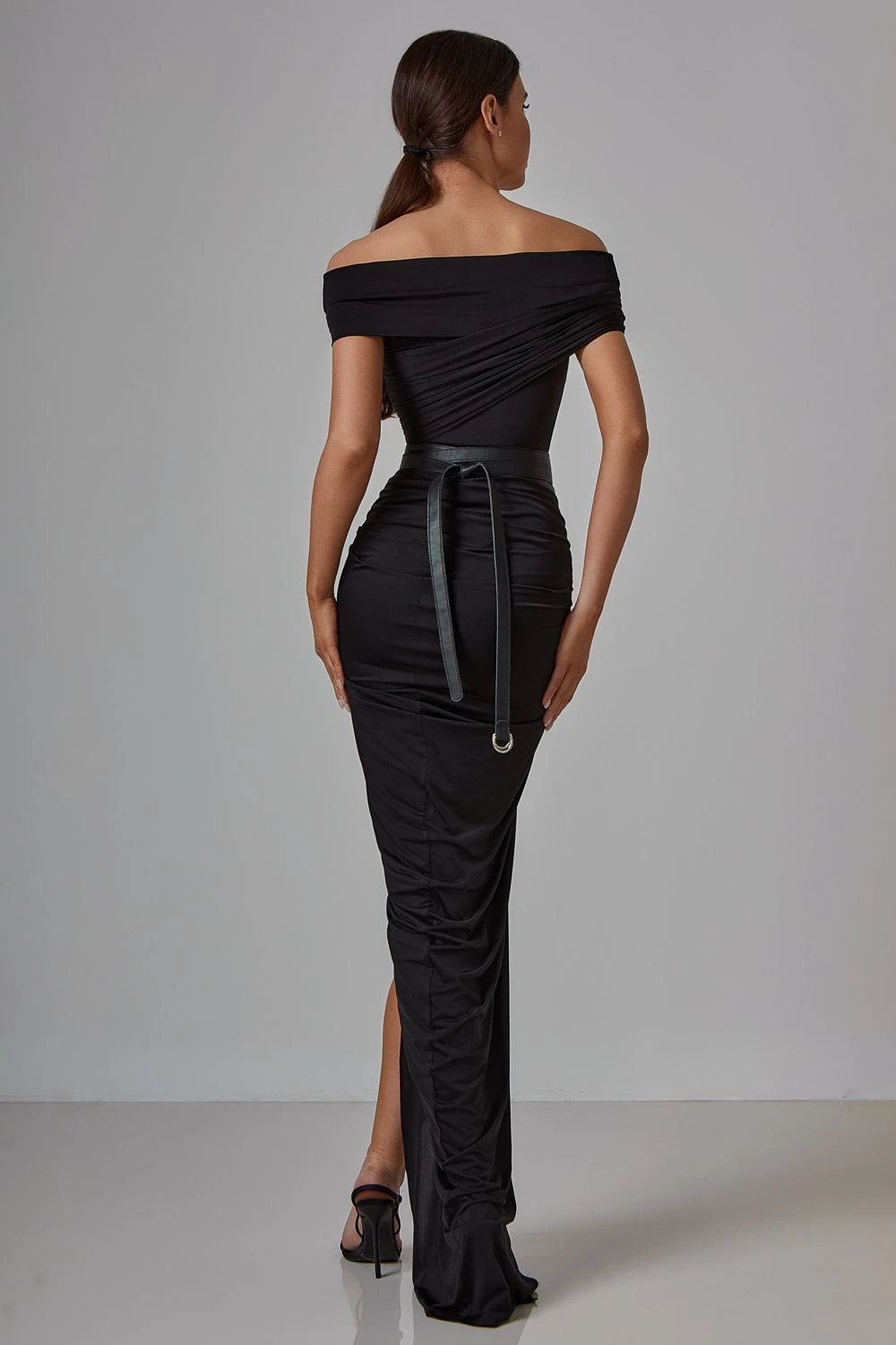 Customized Exquisite Satin Black Off the Shoulder Evening Dress Fashion Boat Neck Straight Short Sleeves Bespoke Occasion Gowns