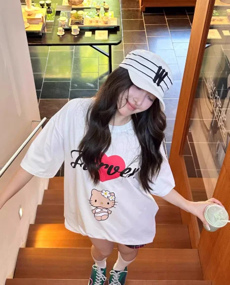 

2026 Summer Sanrio Comic Form Hello Kitty Image 100% Cotton Printed Casual T-shirt Girls Parent-child Top Casual Wear Y2k.