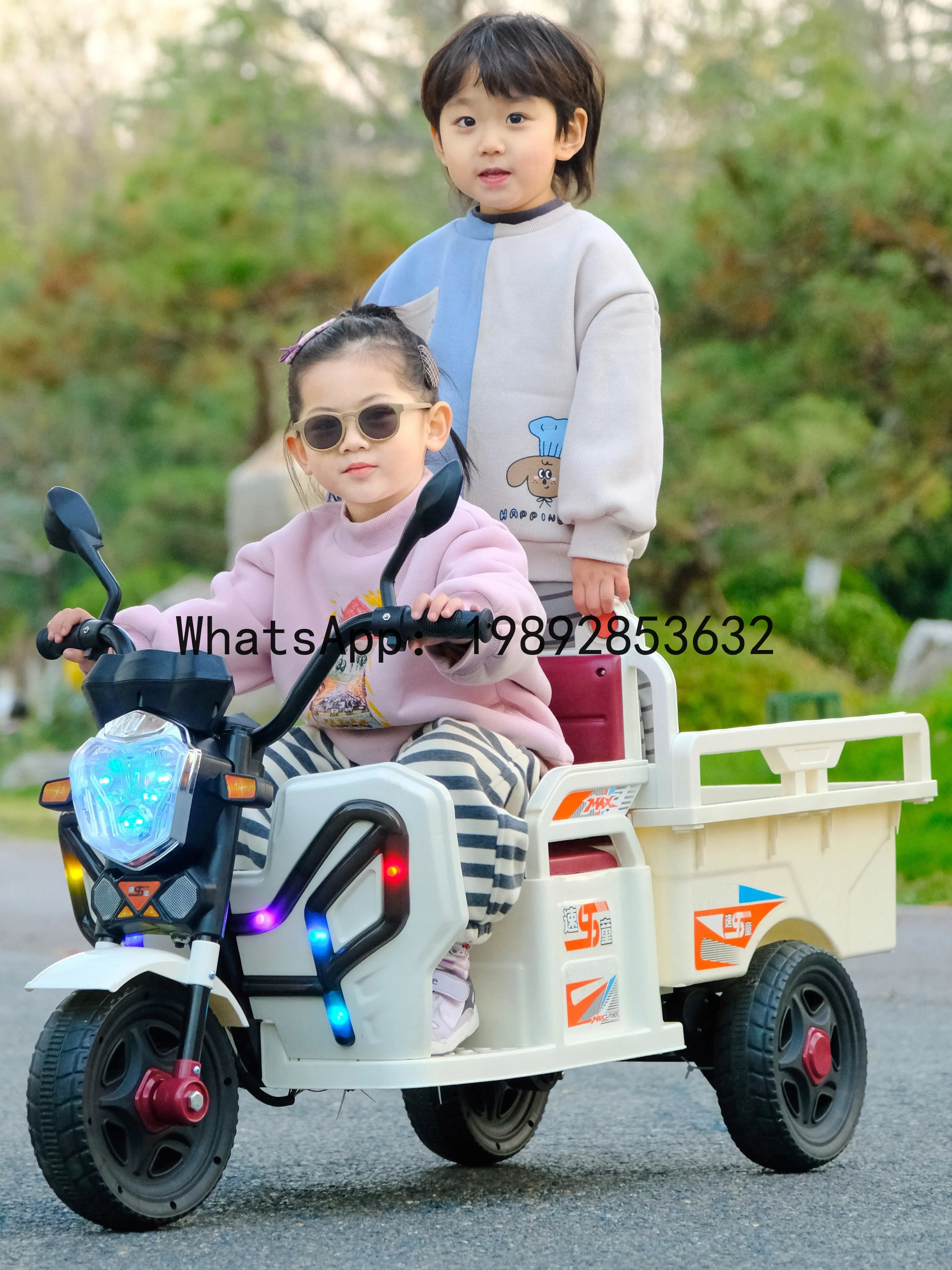 Motocicletta Elettrica a Tre Ruote per Bambini con Secchio, Trattore Cavalcabile, Auto Giocattolo Telecomandata per Bambini