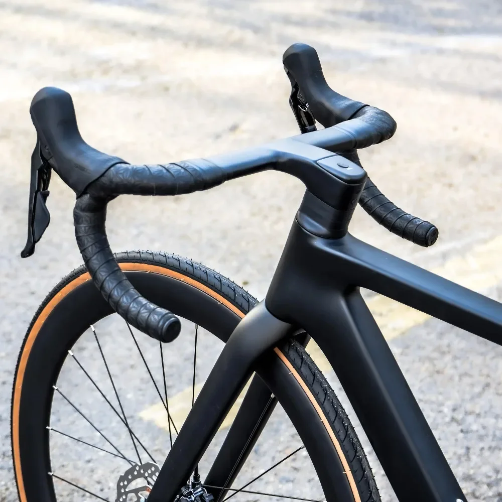 Light 700C Aero Racing Integrated Handlebar Carbon Fibre Frame Road Bicycle Carbon Wheel with Hydraulic 160mm Disc Brake Bike