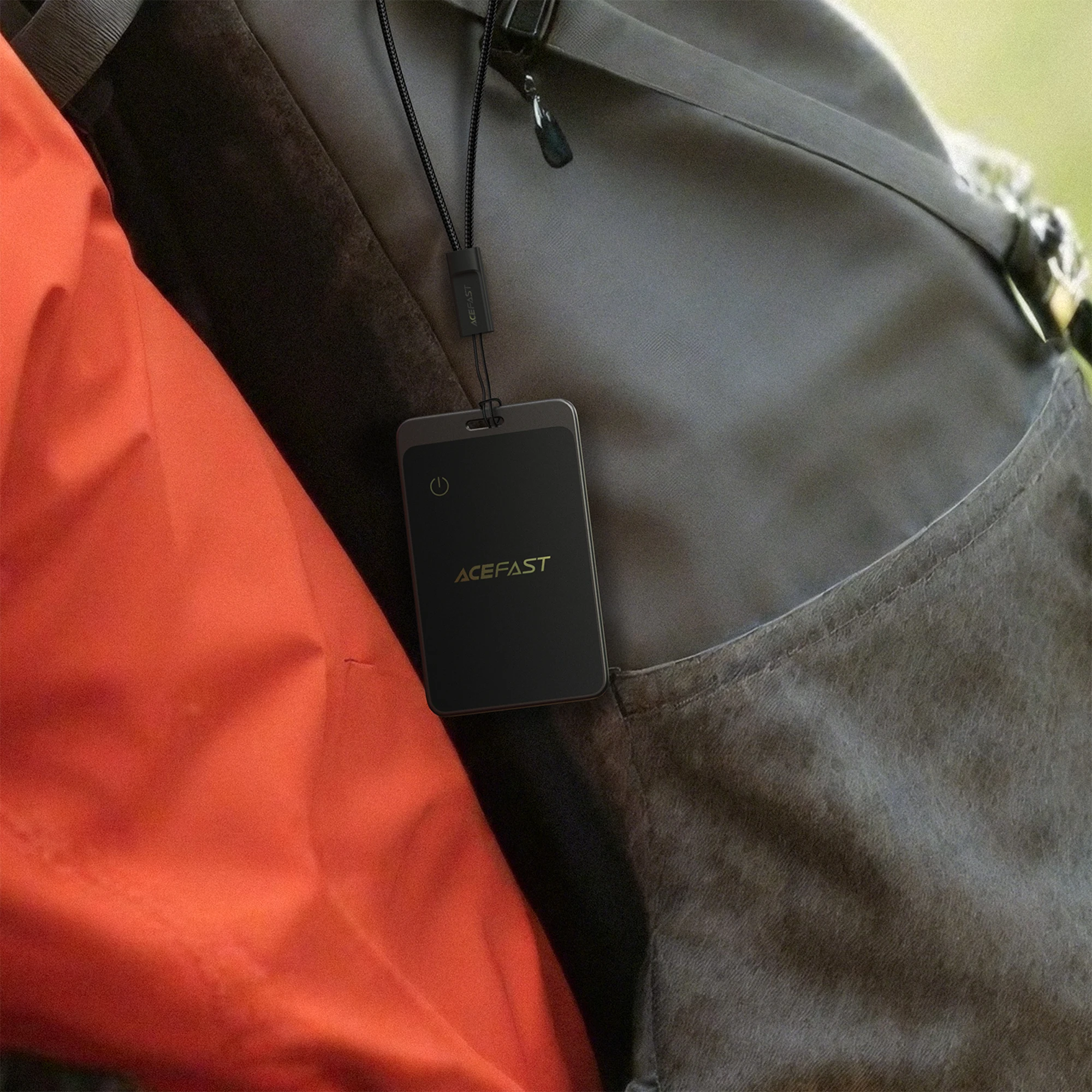 جهاز ACEFAST للبطاقات الذكية لأجهزة Apple Find My Anti Lost جهاز بلوتوث لتحديد المواقع لأمتعة الحيوانات الأليفة GPS مكتشف الشحن اللاسلكي