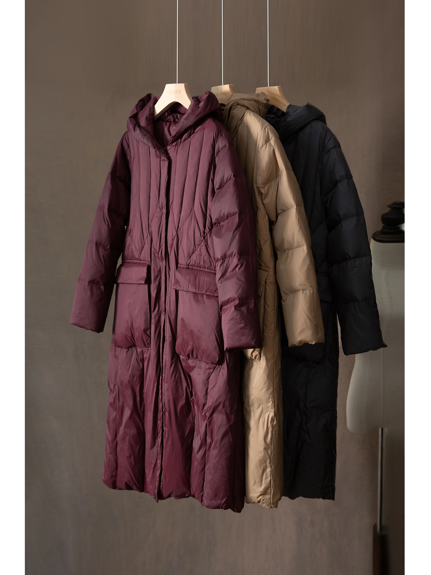 

Женская удлиненная пуховая куртка с капюшоном, утепленная, теплая верхняя одежда, зимнее пальто с длинными рукавами, повседневное, свободного кроя