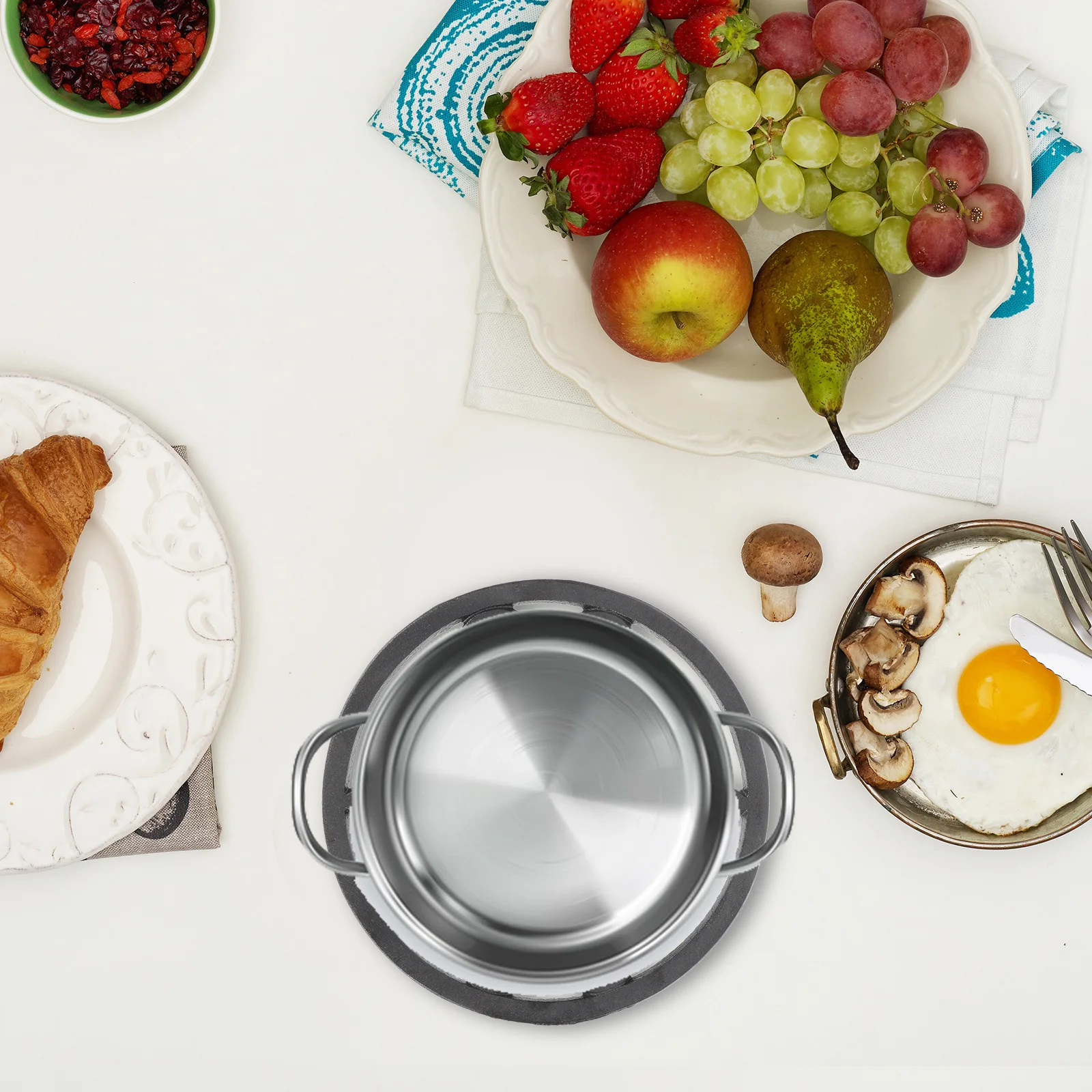 

Cast Iron Placemat Heat Insulated Pot Pad Black Non-Slip Heat Resistant Trivet for Hot Pots Hollow Kitchen Gadget Tableware