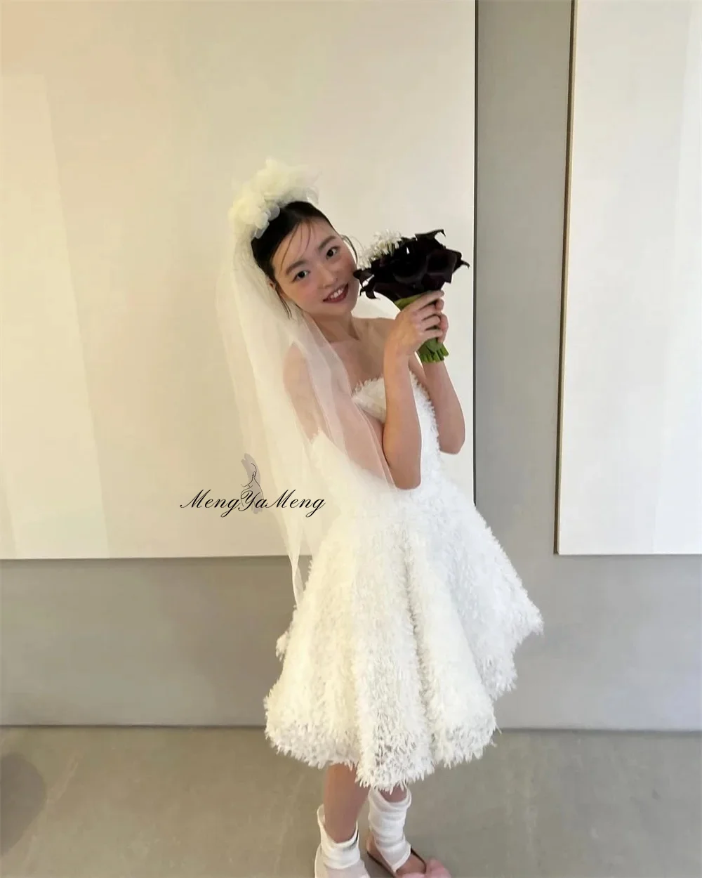 Modern Strapless A Line Short Wedding Dresses Korean Photoshoot Pleats Fluffy Mini Bridal Gowns Customized Lace Up Back