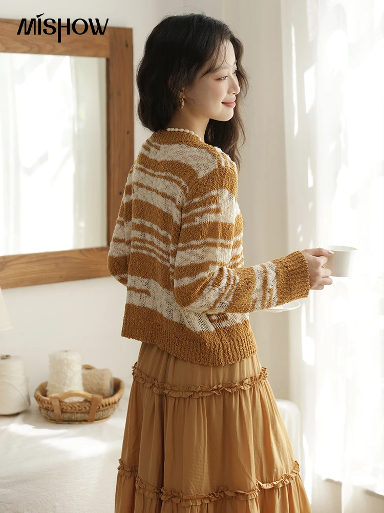 MISHOW femmes rayé Cardigan 2025 automne nouveau rétro jaune col en v manches longues simple boutonnage court pull manteaux MXE44Z2516