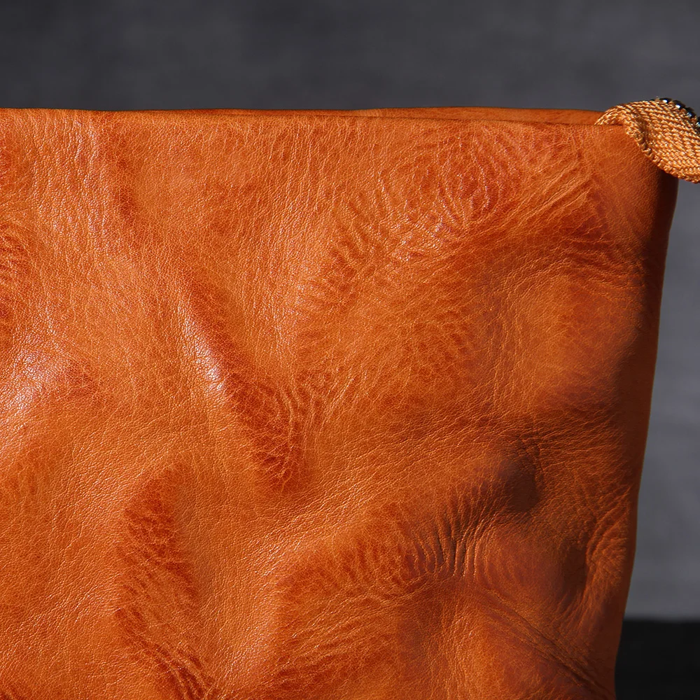 S.WORKER Retro-Clutch aus Vollnarbenleder für Herren | Handtasche aus Used-Leder mit Handgelenkschlaufe – Detail 28