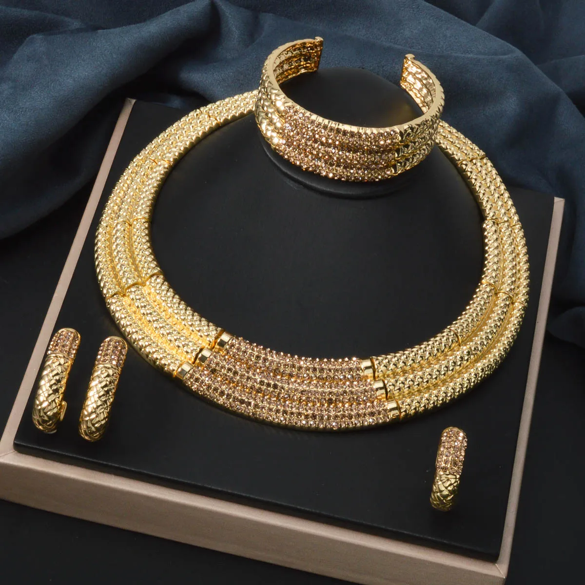 Luxury Middle East Jewelry Set Necklace/Ring/Earrings/Bracelet Set for Women Stylish Accessories Wedding Party Jewelry Gift