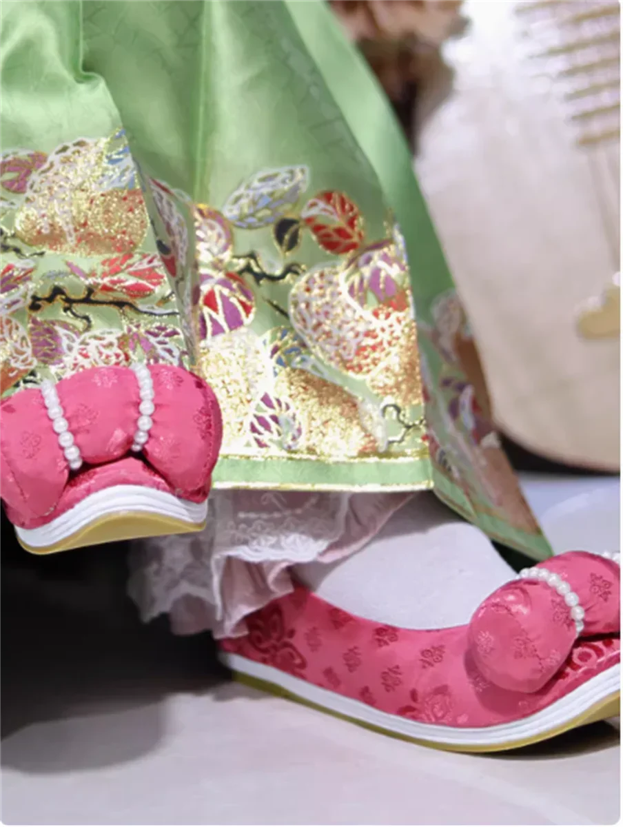 Chinese style traditional Hanfu shoes