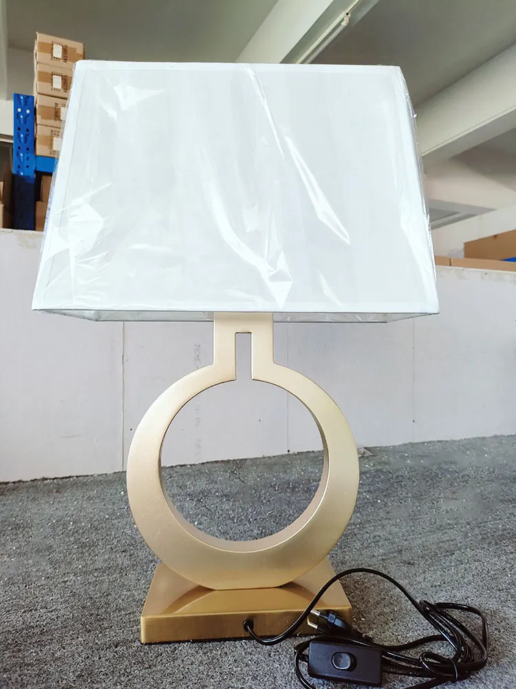 Postmoderne Wohnzimmer- und Schlafzimmer-Nachttischlampe, Nordisches Hotel-Licht, Luxuriöse Personalisierte Designer-Modellraum-Dekorative Schreibtischlampe