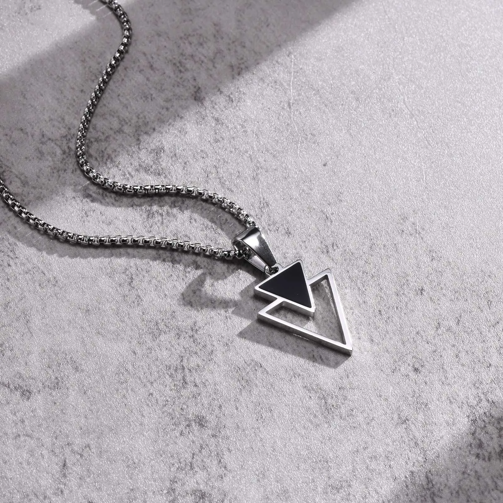 Herren Dreieck Anhänger Halskette für Jungen, wasserdichte Edelstahl neue Mode hohlen geometrischen Kragen männliche Geschenke Schmuck – Detail 7