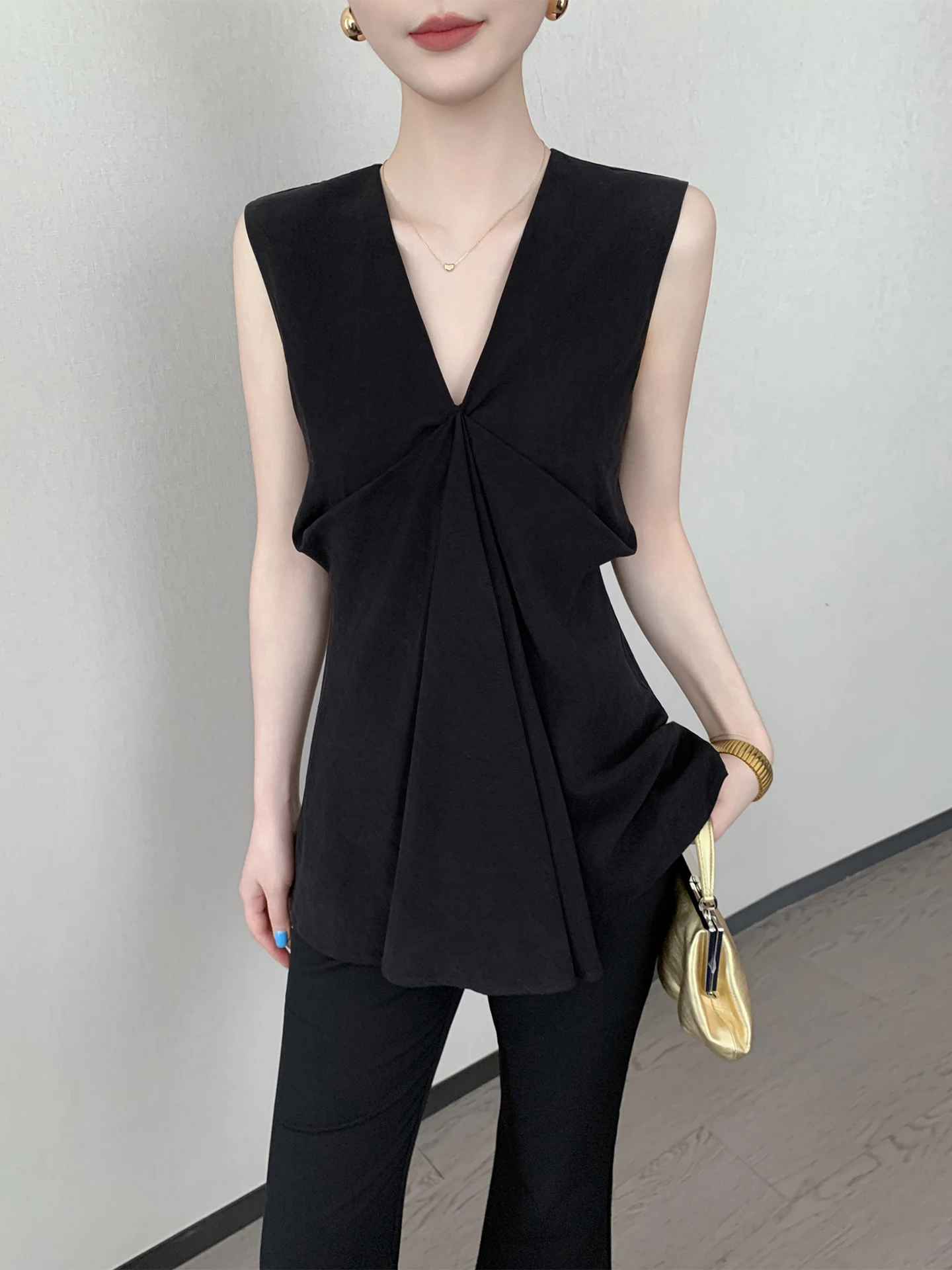 

Женский утягивающий жилет Bla Svel с V-образным вырезом и завышенной талией, удобный для поездок на работу, модный, стройнящий топ, новинка осени 2025