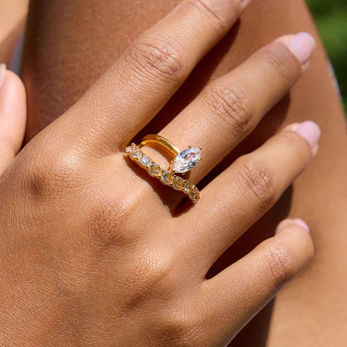 

AIKOER Simple Classic 18K Gold Color Plated Stainless Steel Horse Eye Zircon Double Layer Ring Stackable Round Zircon Ring Women