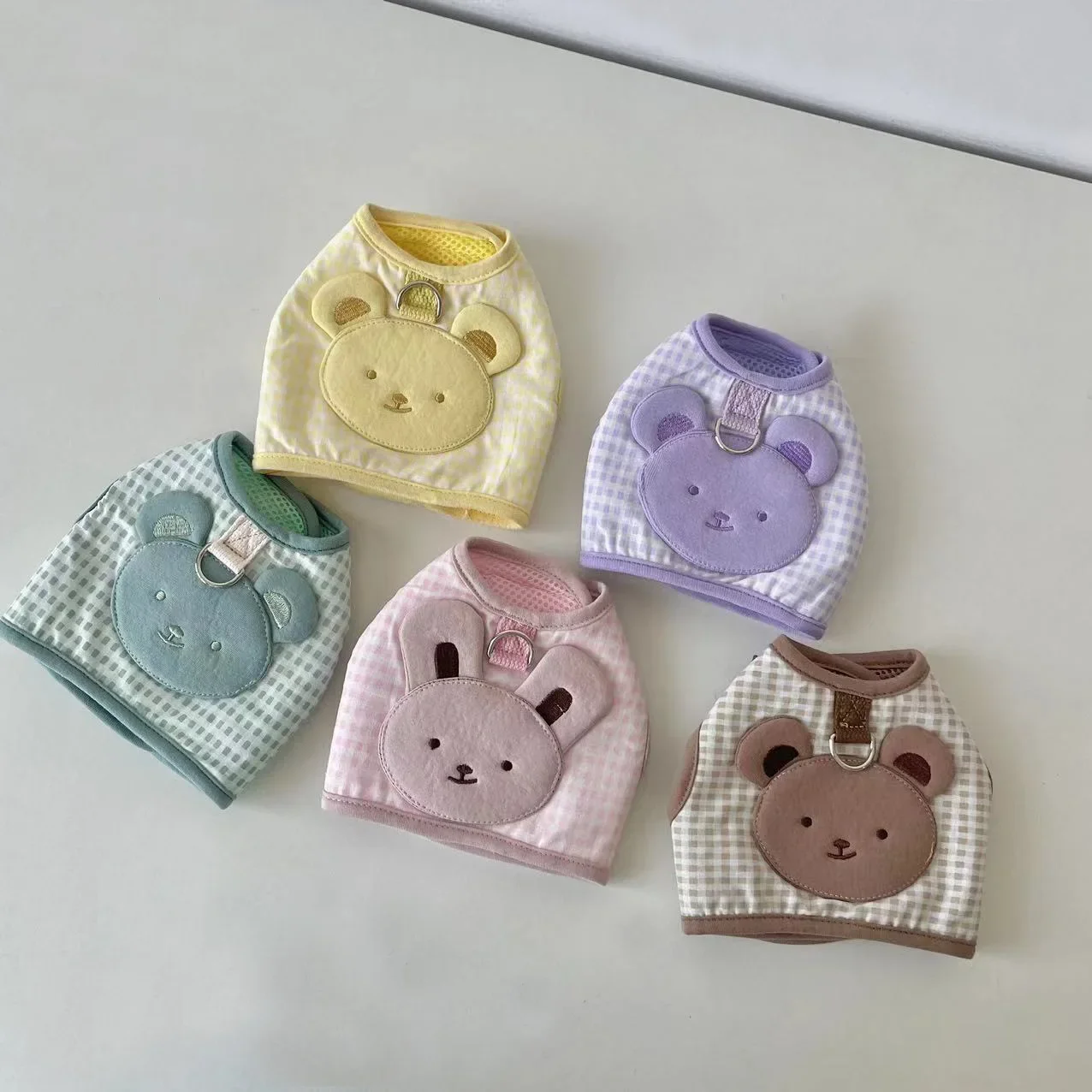 INS Pet Five Color Checker Cute Bear Series Chest Back Pet Small Dog Go Out Traction Sunshade Hat Cute Chest Back Set Puppy