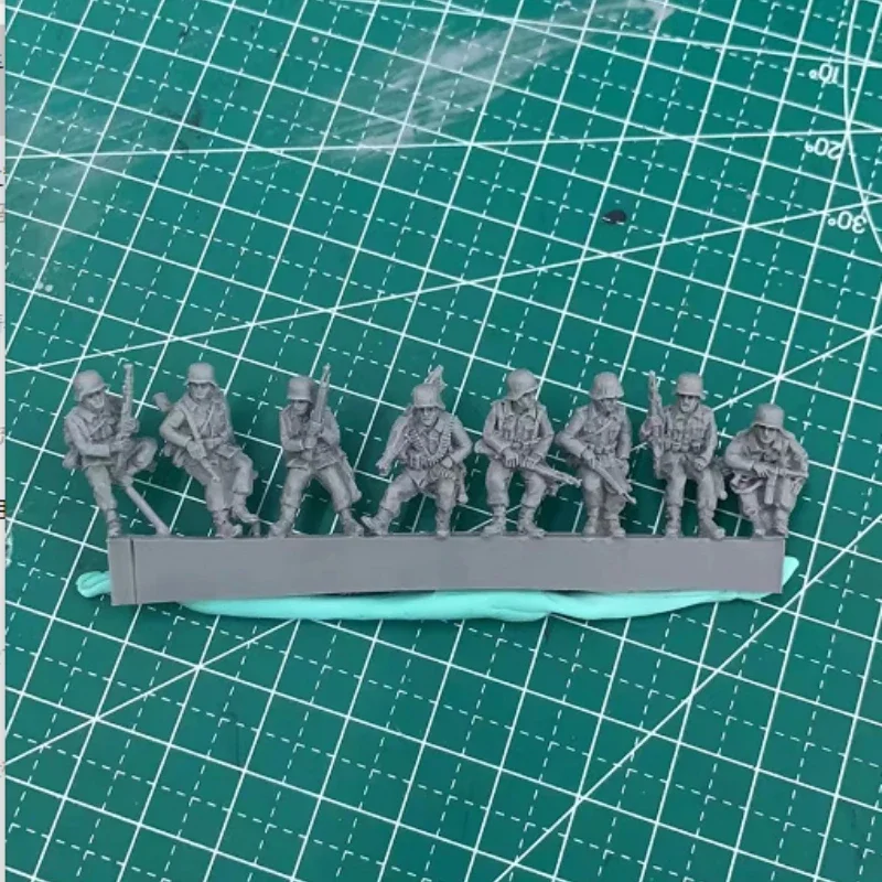 1/72 Scale Resin Figure Assembled Model Kit Car Sitting Infantry Modeling Unassembled and Unpainted Diy Toys