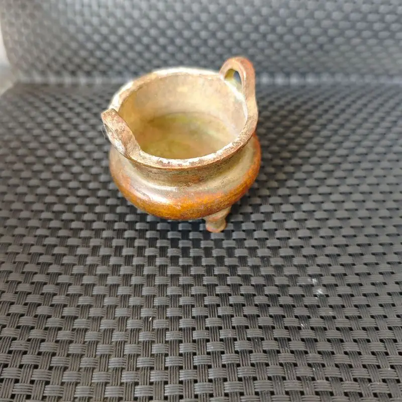 Alloy ornament, antique-style purple copper double-handled pointed three-legged small incense burner from the Ming Dynast