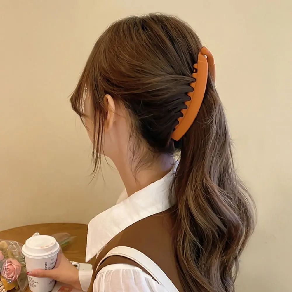 Clip de plátano de Color sólido para niñas, pasador de garra antideslizante mate, tocado Vertical, nuevo