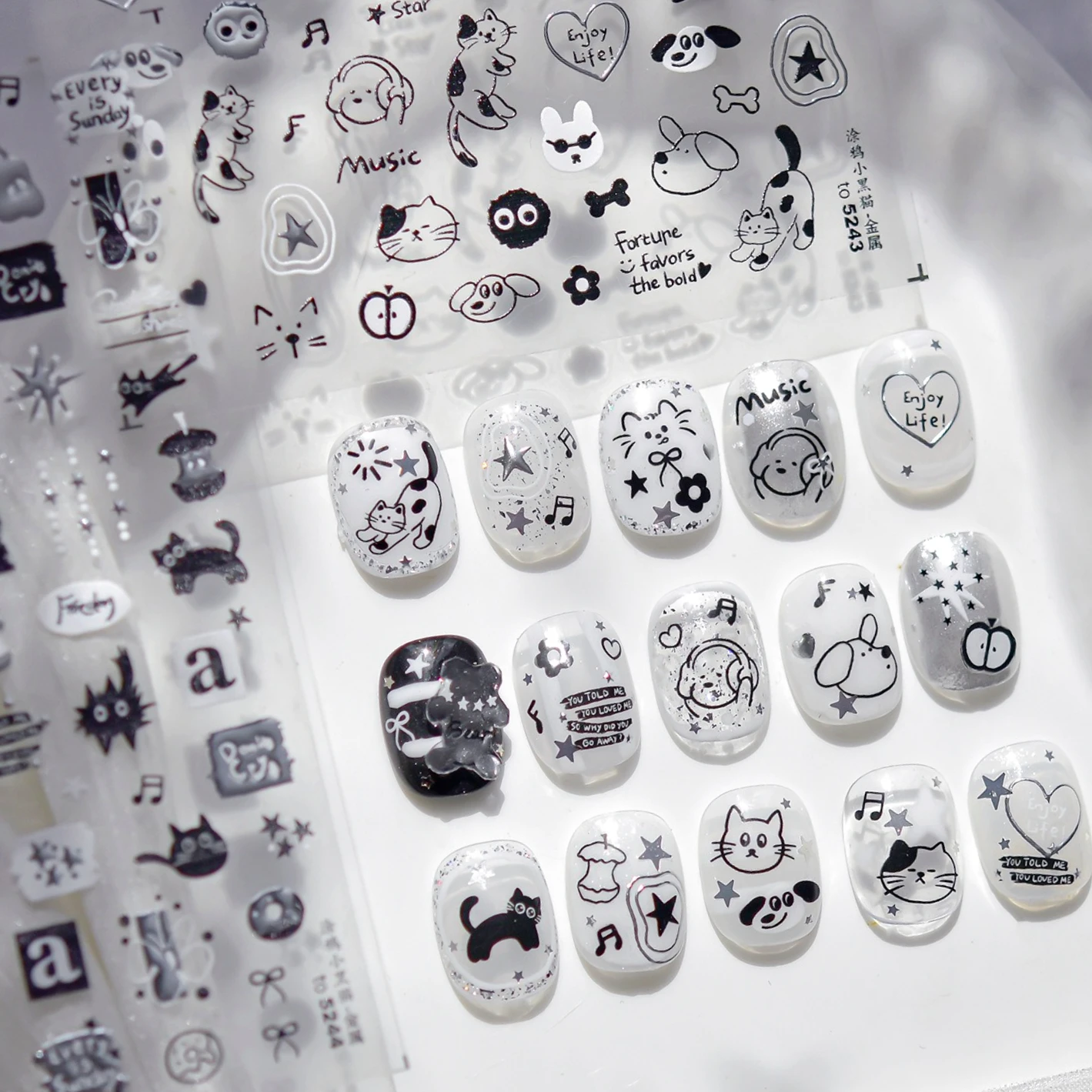 Argento Graffiti Lava Gatto nero Gattino Orso Bowknot Stelle Musica Linea di mele Cane Coniglio Lettera Occhi Osso Adesivi per nail art Decalcomanie