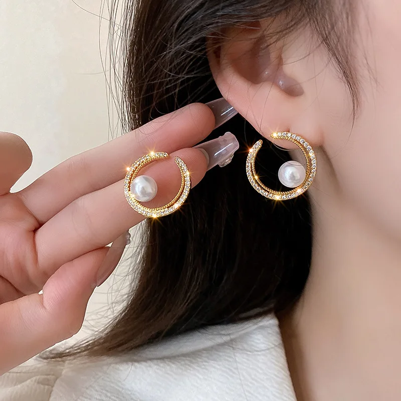 Pendientes irregulares en forma de U para mujer, aretes de Color dorado, joyería de moda de cristal coreano, accesorios inusuales para niña 2023