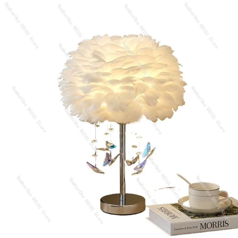 

Настольная лампа с хрустальным пером-бабочкой и романтическим освещением, прикроватное украшение для спальни в кремовом стиле, элегантный подарок для свадебной комнаты