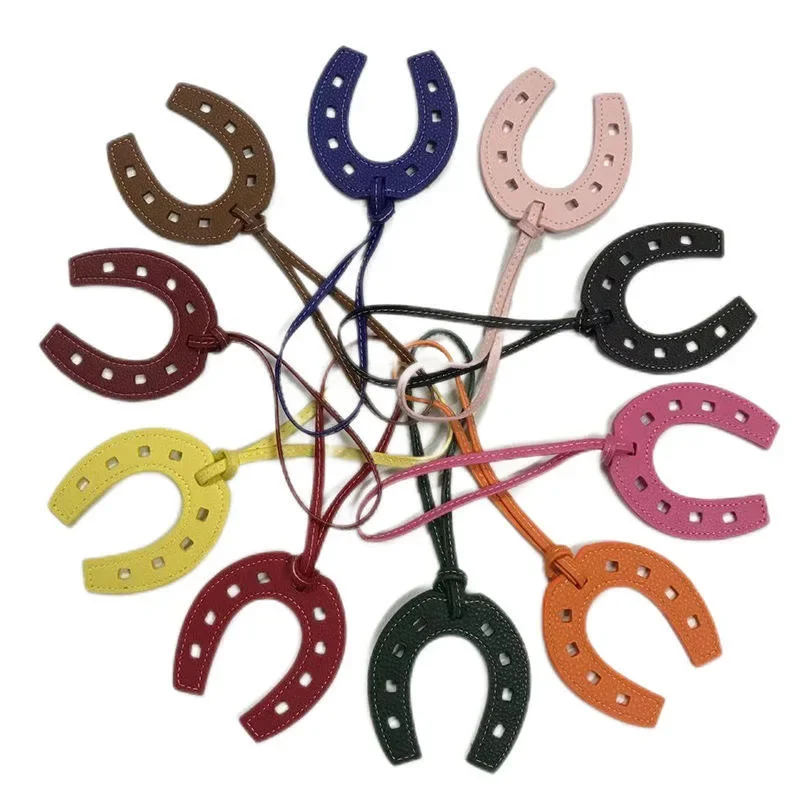 

Креативный кулон для сумки в форме подковы, модный кулон для сумки, двусторонний кожаный кулон U-образной формы с пони