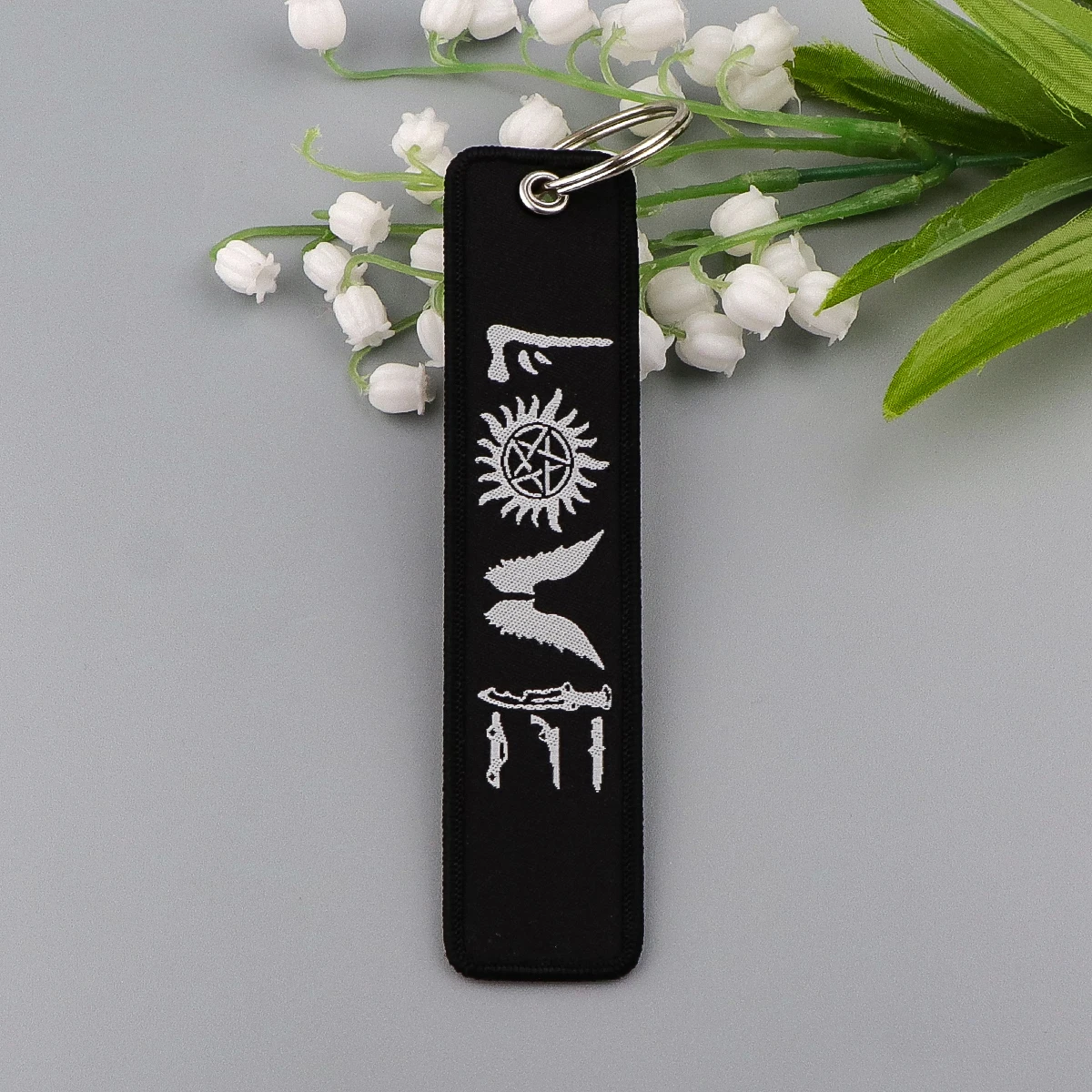 초자연적 자수 열쇠 고리 열쇠 고리 여성용 열쇠 고리 남성용 자동차 열쇠 고리 코스프레 액세서리 배낭 Chaveiro 팬 선물