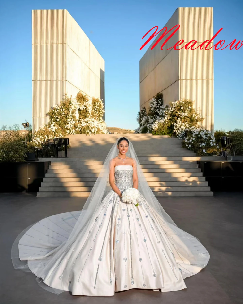 Customized Exquisite White Satin Bridal Gowns High Quality Strapless Sleeveless Wedding Dress Chapel Train Open Back Dress