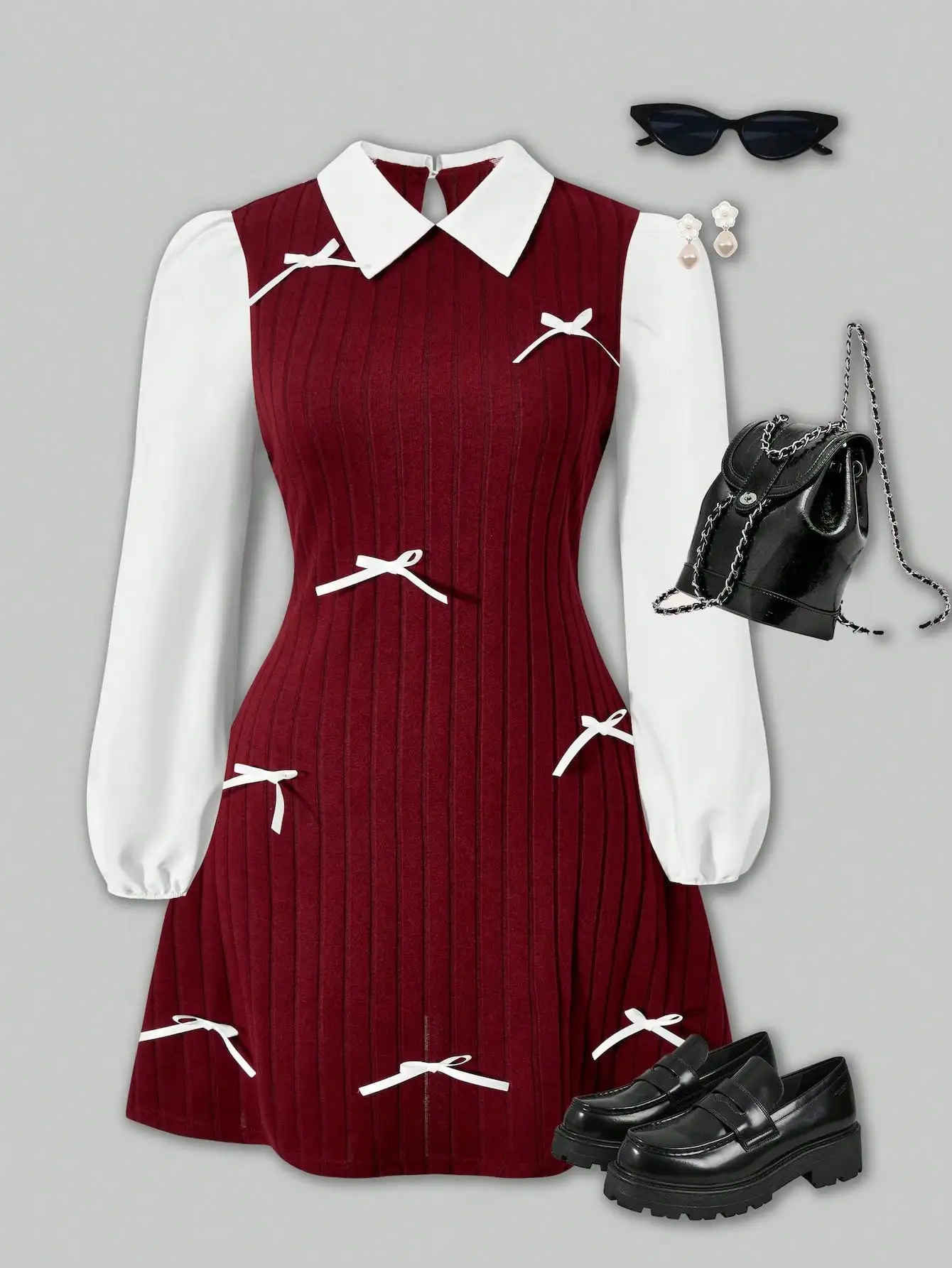 

Красное трикотажное платье в рубчик с белым воротником и бантом