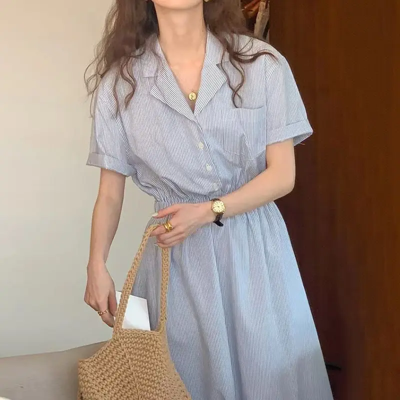 เกาหลีเก๋ไก๋ฤดูใบไม้ผลิและฤดูร้อนฝรั่งเศสย้อนยุคสูทคอปกจีบเอวกระชับสัดส่วนเสื้อเชิ้ตแขนสั้นสไตล์เดรสยาว