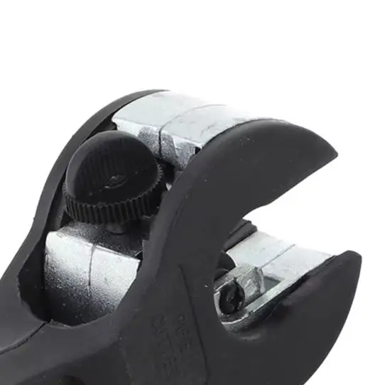 

Эргономичный труборез с храповым механизмом для эффективно разрезает из нержавеющей стали, меди и алюминия диаметром 6 29 мм.