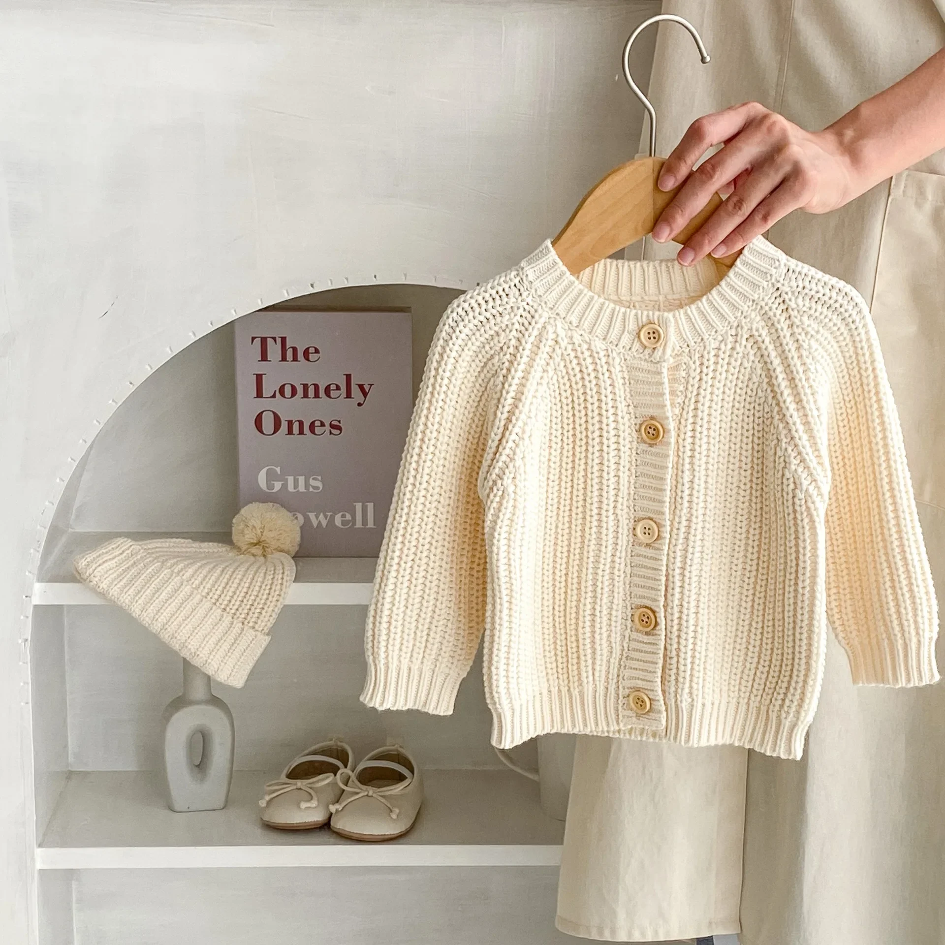 Babytrui Jas Herfst 2023 Effen Kleur Beige Gebreide Meisjestweater Jas Met Lange Mouwen Van 0-3 Jaar Kindervest Trui