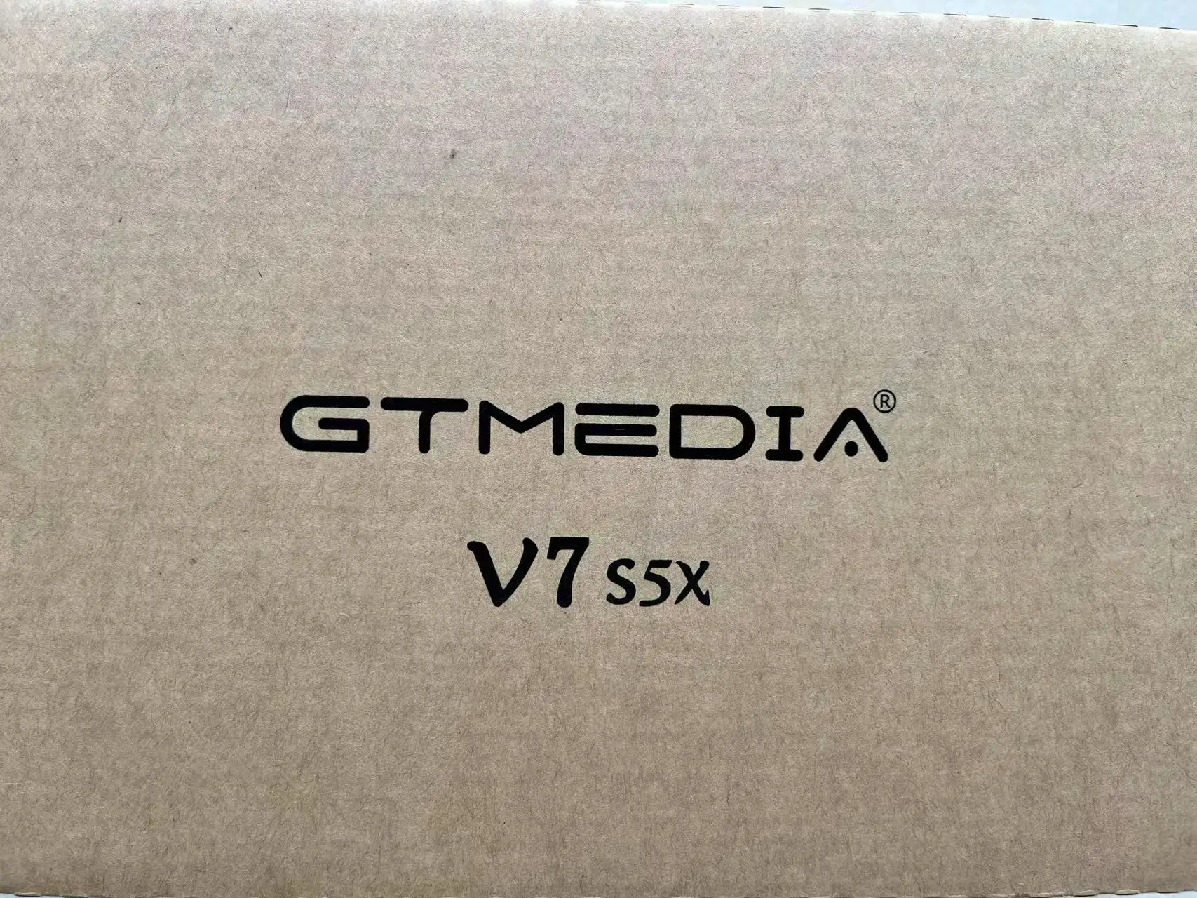 

V7 S5X GTmedia V7S5X Support DVB-S/S2/S2X H.265 AVS+ Auto Roll Full PowerVu Unicable USB Wifi Youporn Set Top Box