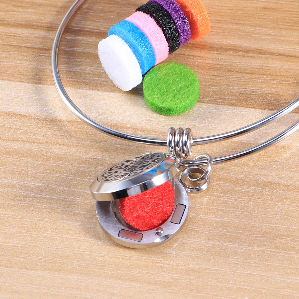 

Stainless Steel Aromatherapy Diffuser Bracelet For Women Perfume Bangle Essential Oil Jewelry Gift Magnetic Suction Cotton
