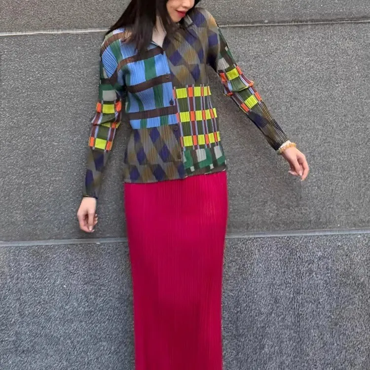 

Разноцветная геометрическая плиссированная рубашка с длинным рукавом: художественная, яркая, модная, повседневная, незаменимая вещь для стильного образа и многослойных образов