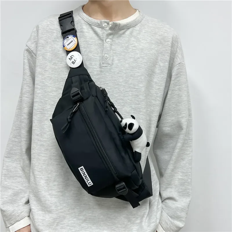 Pacote de Fanny simples masculino e feminino, bolsa de peito vermelha, pingente panda, casual, tendência de rede, estudante, novo