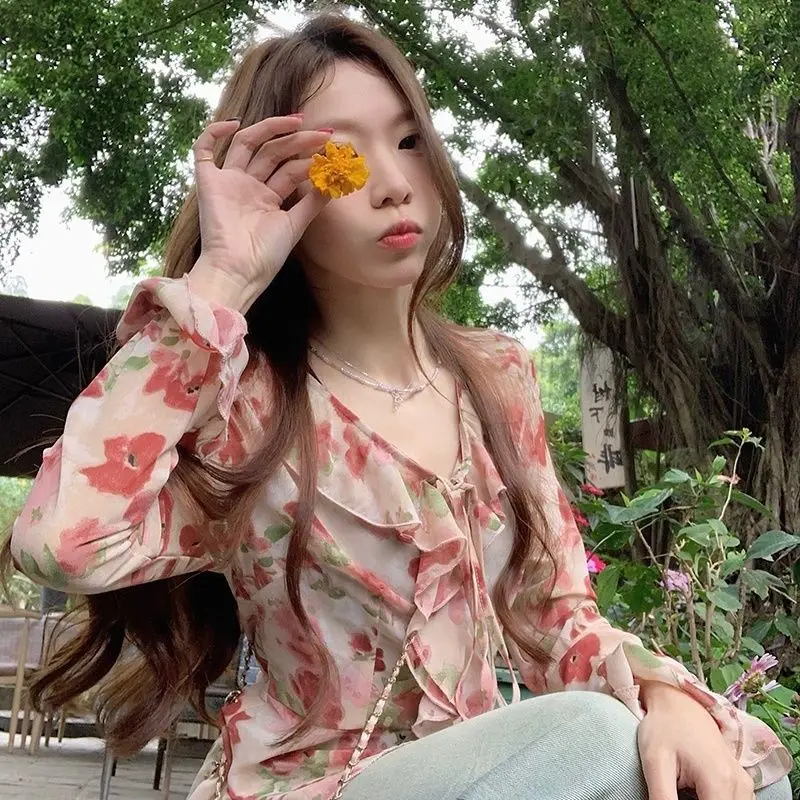 

Шифоновая рубашка с рюшами и V-образным вырезом с цветочным принтом и длинными рукавами для женщин с уникальным темпераментом и топом