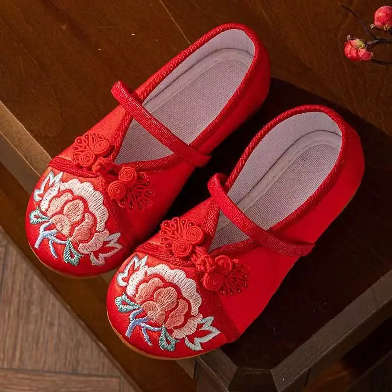 2024 Girls Vintage Flat Sole Embroidered Canvas Shoes Soft Sole Non Slip Light Shallow Ethnic Style Hanfu Shoes Princess Shoes