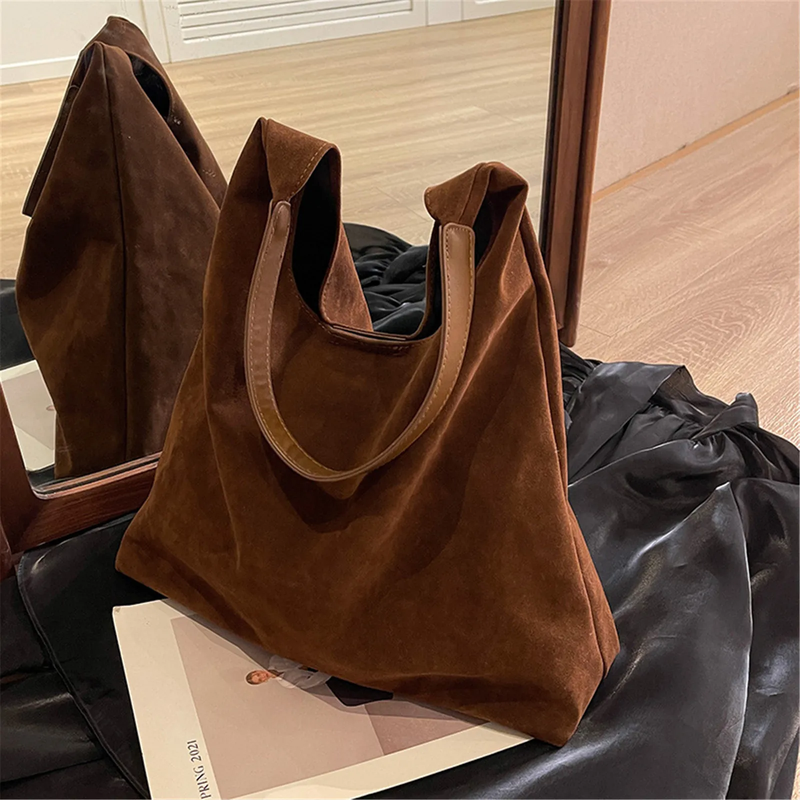 Retro Suede Fabric Women Tote Bag Fashion Underarm Bag Large Capacity Soft Leather Shoulder Bag Casual Portable Shopping Handbag