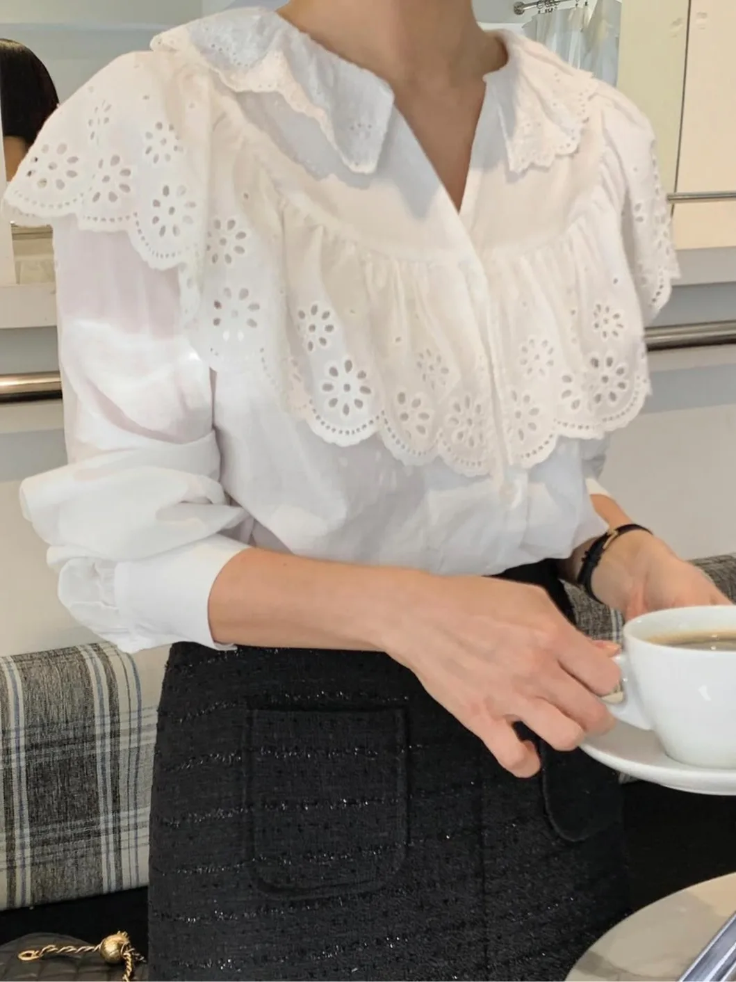 

Весна 2025: Новинка! Шикарная женская блузка с кружевной отделкой и длинными рукавами, универсальная, в корейском стиле, для ношения под одеждой, стандартный крой.