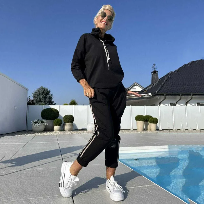 

Женский повседневный комплект из 2 предметов, осень 2025 года, однотонная толстовка с капюшоном и брюки-капри, наряд