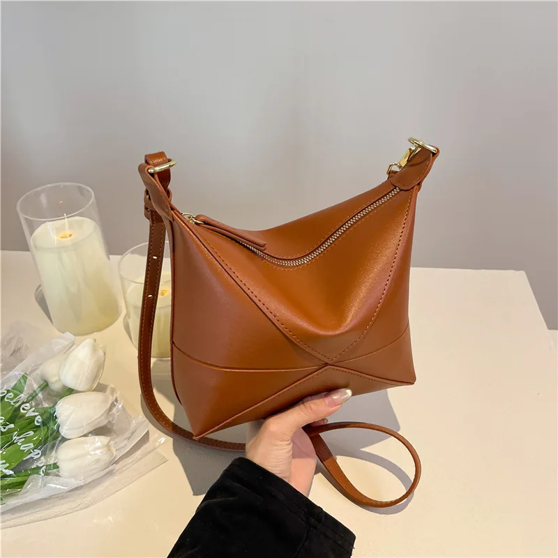 

Роскошная геометрическая складная сумка через плечо для женщин, модная и универсальная, для повседневного использования.